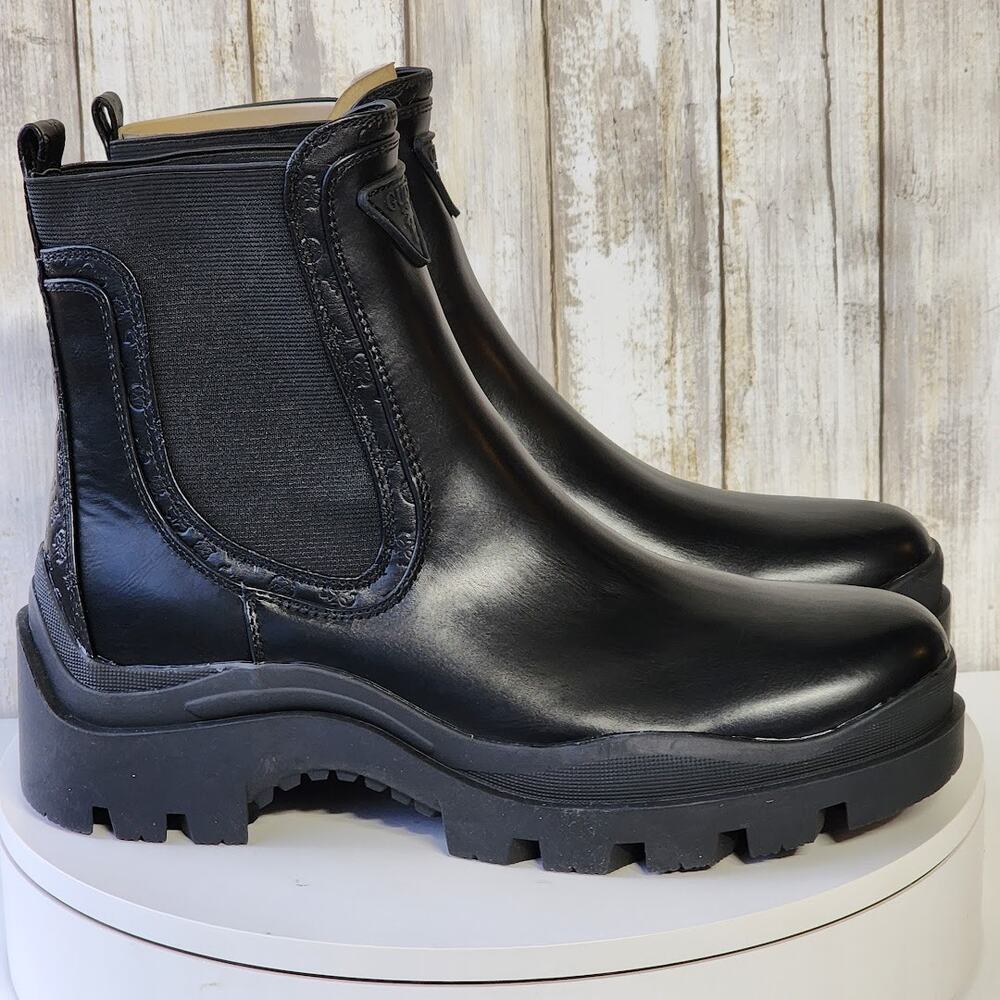 NEW - GUESS Women's Yesses Triple Triangle Lug Sole Chelsea Boots- Size 10 M - Picture 2 of 9